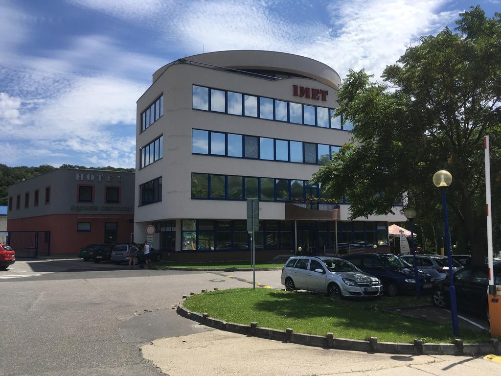 Imet Centrum Братислава Экстерьер фото